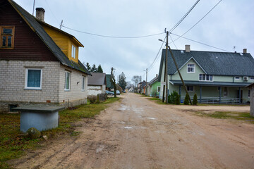 Fototapeta na wymiar Dorf Kallaste bei Tartu und Straße in Estland 
