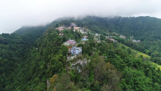 R&eacute;gion du monast&egrave;re de Rumtek dans le Sikkim en Inde vue du ciel
