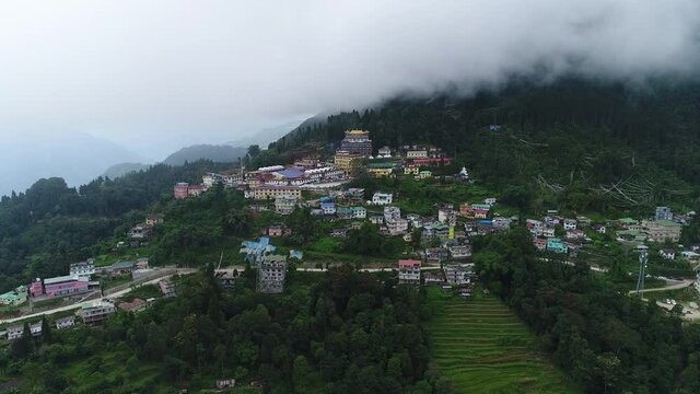 R&eacute;gion du monast&egrave;re de Rumtek dans le Sikkim en Inde vue du ciel