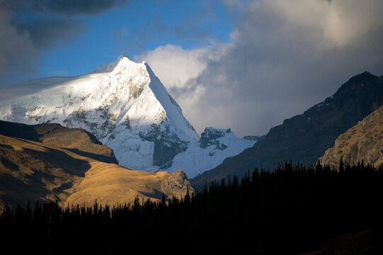 Sunset from a Huaraz rooftop, Cordillera Blanca Peru.    