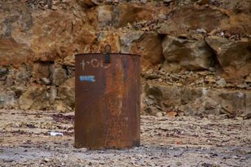 Alte verrostete Tonne