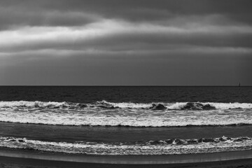 Back and Withe ocean wave