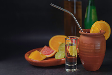 Cantarito, bebida mexicana del estado de Jalisco, elaborada a base de tequila y refresco de...