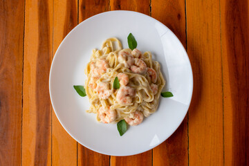 pasta with shrimp and sauce