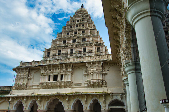 The Thanjavur Maratha Palace Complex in Thanjavur is the official residence of the Bhonsle family 