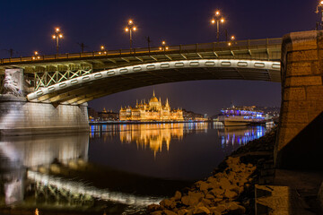 Naklejka na ściany i meble Night Budapest, Margit Bridge over the Danube River, reflection of night lights on the water