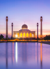 Fototapeta na wymiar Beautiful Landscape sunset and Water Reflection at Central Mosque, Songkhla province, Thailand On March 20,2021 