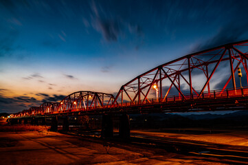 四万十川に掛かる赤鉄橋