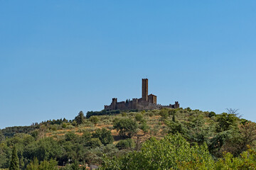 Die Ruine der Burg von Montecchio Vesponi in Castiglion Fiorentino in der Toskana in Italien 