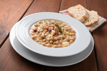 Zuppa di ceci con patate, pancetta ed erbette mediterranee, Cucina Italiana 
