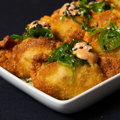 tempura de ternera con algas y salsa de caramelo 