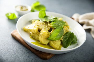 Potato salad with spinach and pesto sauce