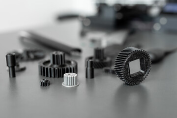 3d printed objects on the table in the laboratory