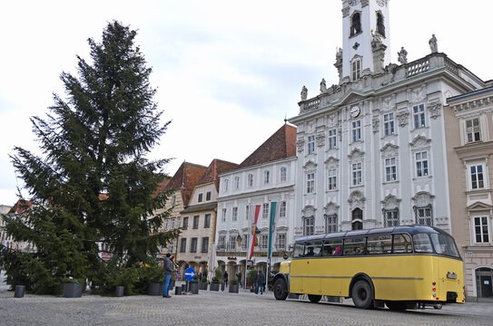 Historischer Saurer-Postbus in Steyr, &Ouml;sterreich, Europa - Historic Saurer Postbus in Steyr, Austria, Europe