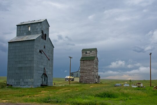 Grain elevators in Loring Montana