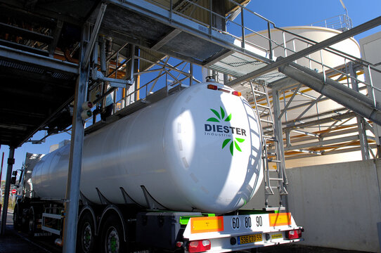 Production de Biocarburant et diester, usine Saipol le Mériot (Aube).  Camion citerne diester