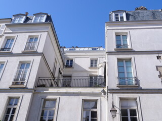 Obraz premium The architecture of the Marais a famous quarter in Paris.