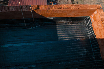 Waterproofed balcony with bituminous membrane and vapor barrier