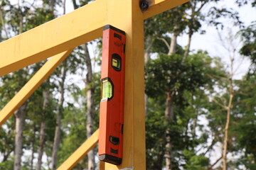 Building steel structures with spirit level attached to square steel tube