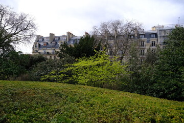 Fototapeta na wymiar A view from a french parisian parc 
