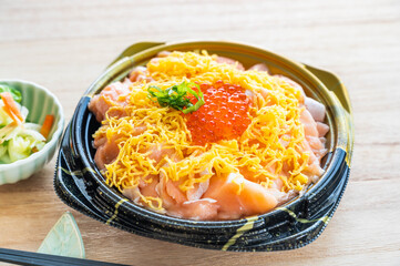 サーモンの親子丼