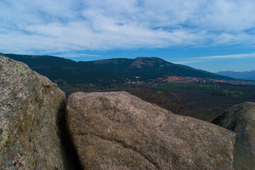 krajobraz góry skały drzewa widok natura przyroda sierra de guadarrama © Piotr