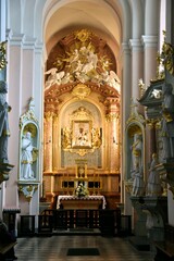 Fototapeta na wymiar Bazylika kolegiacka Grobu Bożego w Miechowie w Małopolsce obraz Matki Boskiej 