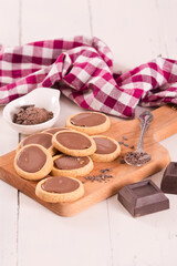 Shortcrust pastry biscuits with chocolate.
