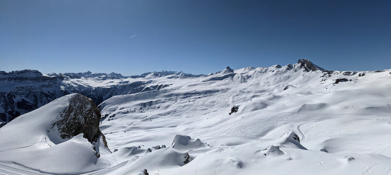 Panorama picture in the direction of the Flumserberg Glarner Mountains and Spitzmeilen. Sunny winter ski day. Skiing in flumserberg with a fantastic view of the glarus mountains