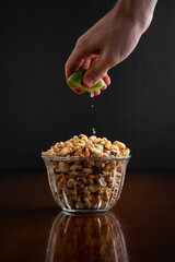 Comida Maíz Inflado con limón