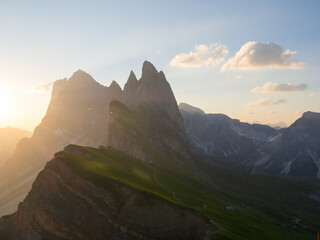 Fototapeta na wymiar Sonnenaufgang wandern bei der Seceda in Suedtirol Italien - Seceda in the Dolomites in Italy