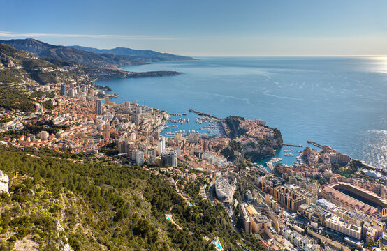 Grand soleil sur la ville de Monaco et la C&ocirc;te d'Azur