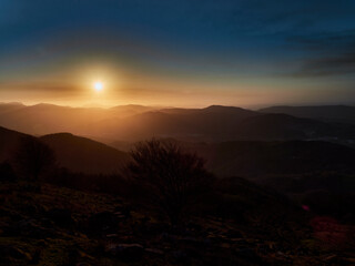 Obraz premium Puesta de sol desde el monte Adarra
