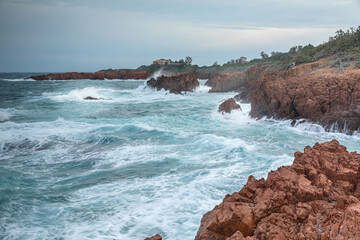 Mer Méditerranée Agitée le long du littoral du Massif de l'Esterel