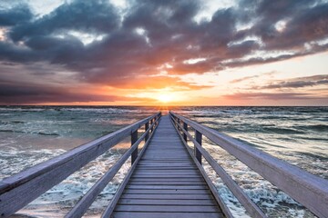Obraz na płótnie Canvas sunset on the beach