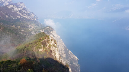Aussicht vom Monte Baldo auf den Gardasee.