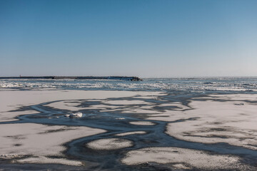 冬の網走市の海岸の流氷