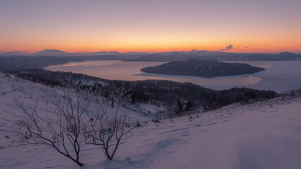 冬の美幌町 美幌峠の夜明け前の風景