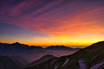 Obraz premium 北アルプス唐松岳から、夕焼けの劔岳と日本海