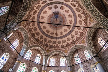 Obraz premium Interior view of the ceiling of a mosque in Istanbul