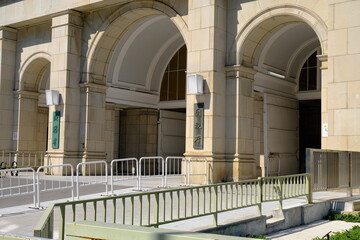 財務省・国税庁　正面入口