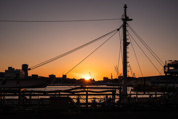 Fototapeta na wymiar 博多港　船のある夕景
