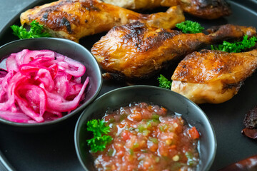 chicken with purple onion & mexican sauce