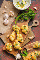 Fototapeta premium Boards with tasty garlic buns on grunge background