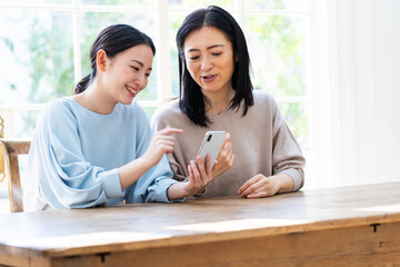 若い日本人親子のポートレート