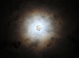 Obraz na płótnie Canvas Moon in the clouds at night