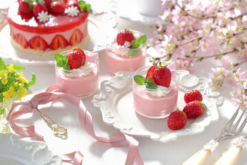 おうちでお花見　いちごのムース　グラスデザート