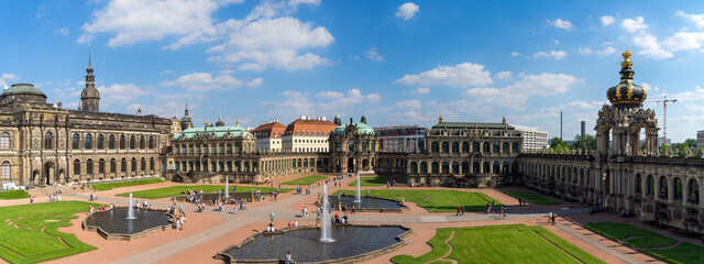 Obraz premium Fragment of the Zwinger Palace and Building of the Old Masters Picture Gallery in Dresden, Germany
