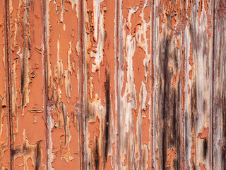 Braune Holzwand wo die Farbe abblättert
