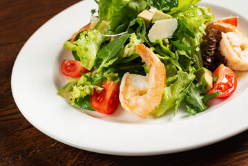 salad with shrimps and cheese